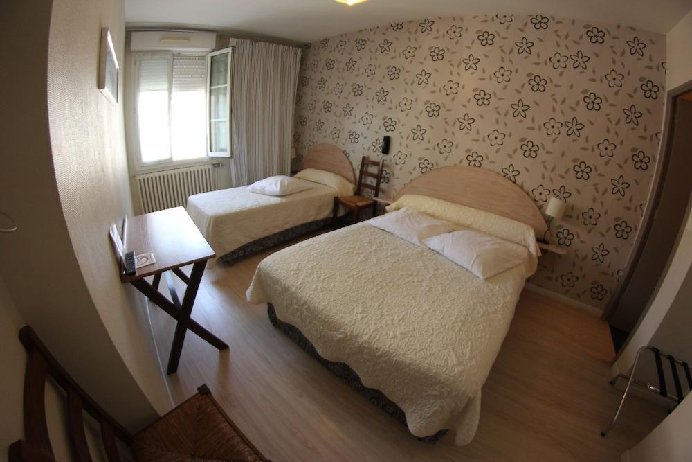 Brit Hotel Privilege Lisieux - La Villa Des Arts 外观 照片