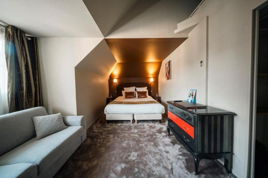 Brit Hotel Privilege Lisieux - La Villa Des Arts 外观 照片