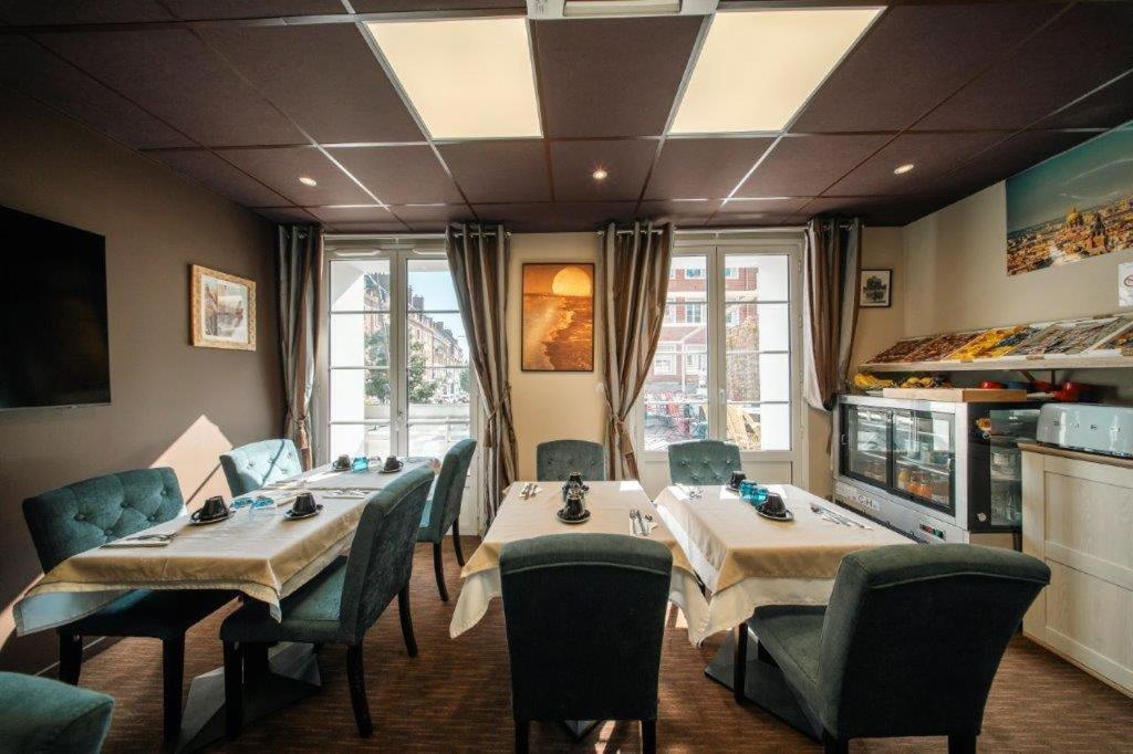 Brit Hotel Privilege Lisieux - La Villa Des Arts 外观 照片
