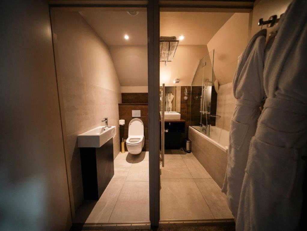 Brit Hotel Privilege Lisieux - La Villa Des Arts 外观 照片