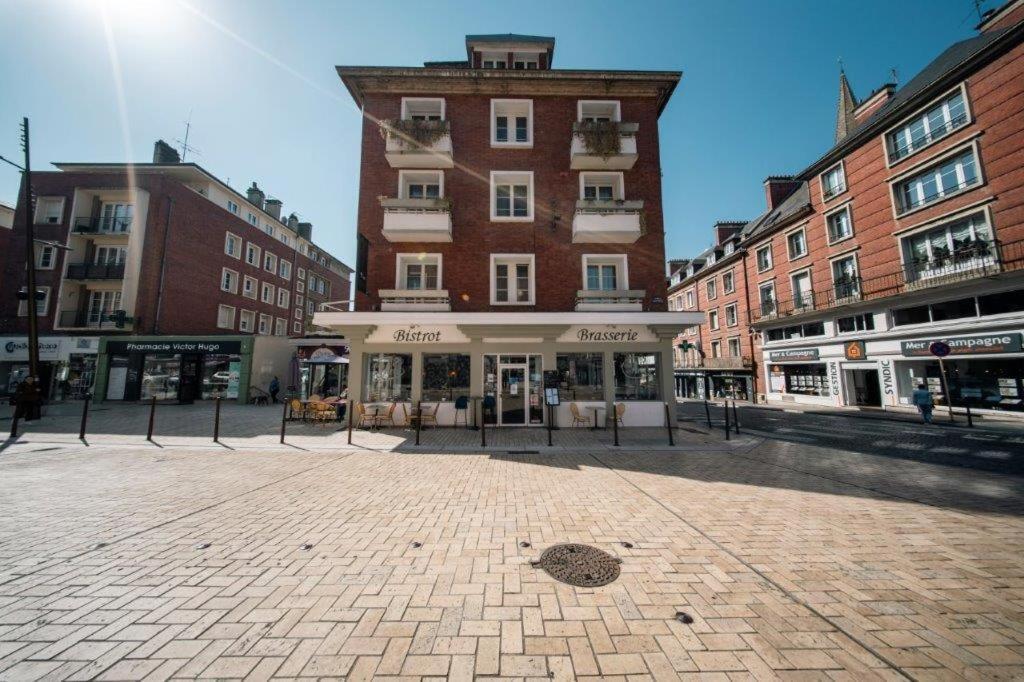 Brit Hotel Privilege Lisieux - La Villa Des Arts 外观 照片