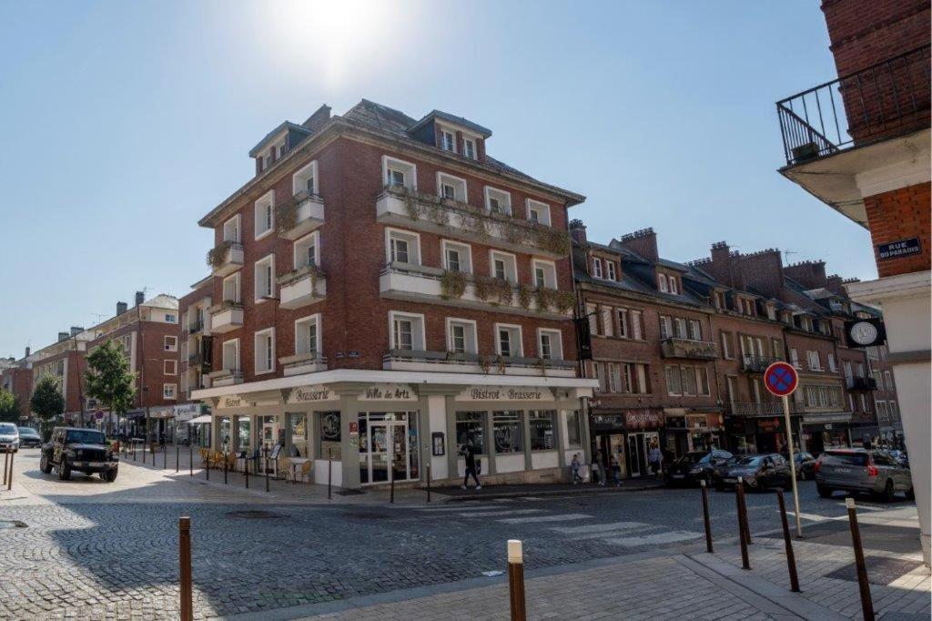 Brit Hotel Privilege Lisieux - La Villa Des Arts 外观 照片