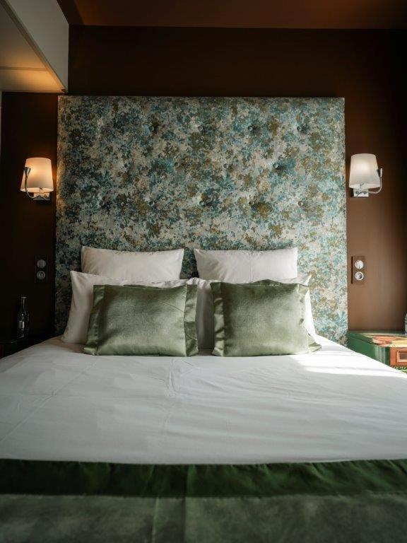 Brit Hotel Privilege Lisieux - La Villa Des Arts 外观 照片