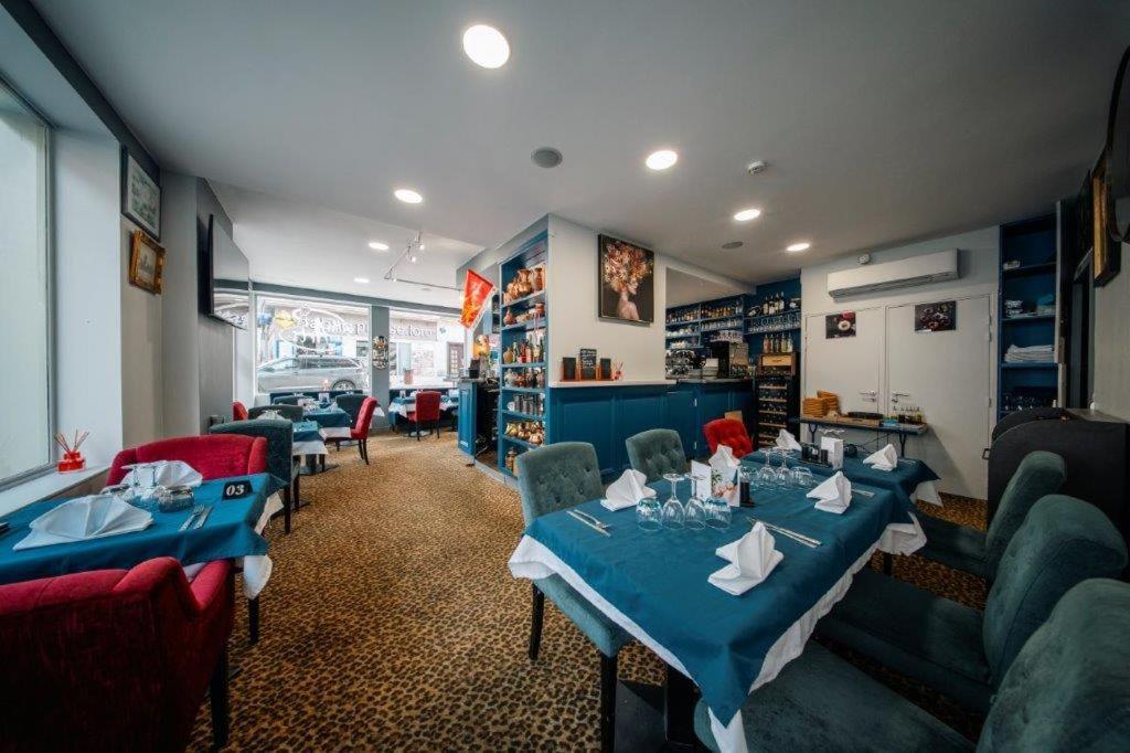 Brit Hotel Privilege Lisieux - La Villa Des Arts 外观 照片