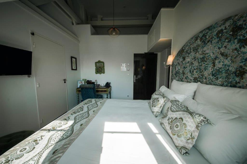 Brit Hotel Privilege Lisieux - La Villa Des Arts 外观 照片