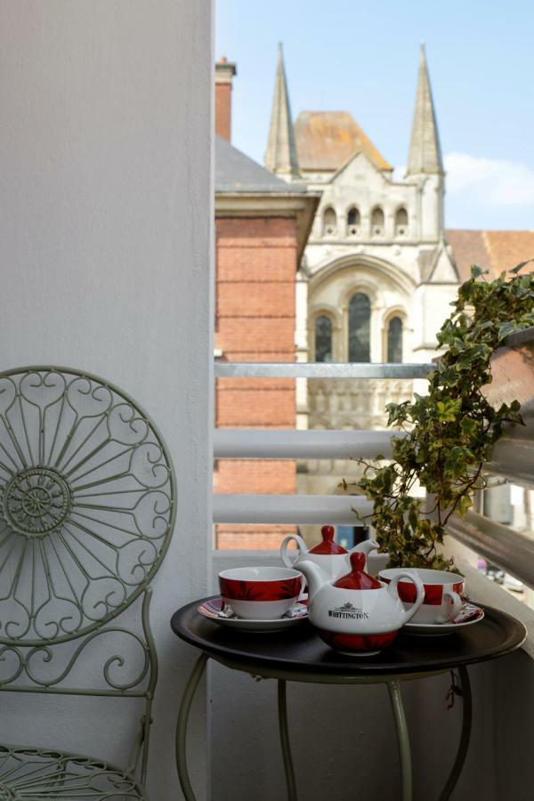 Brit Hotel Privilege Lisieux - La Villa Des Arts 外观 照片