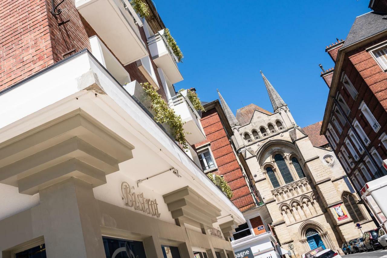 Brit Hotel Privilege Lisieux - La Villa Des Arts 外观 照片