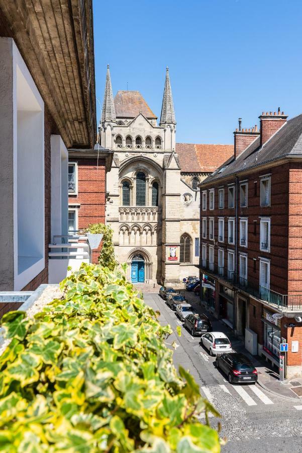 Brit Hotel Privilege Lisieux - La Villa Des Arts 外观 照片