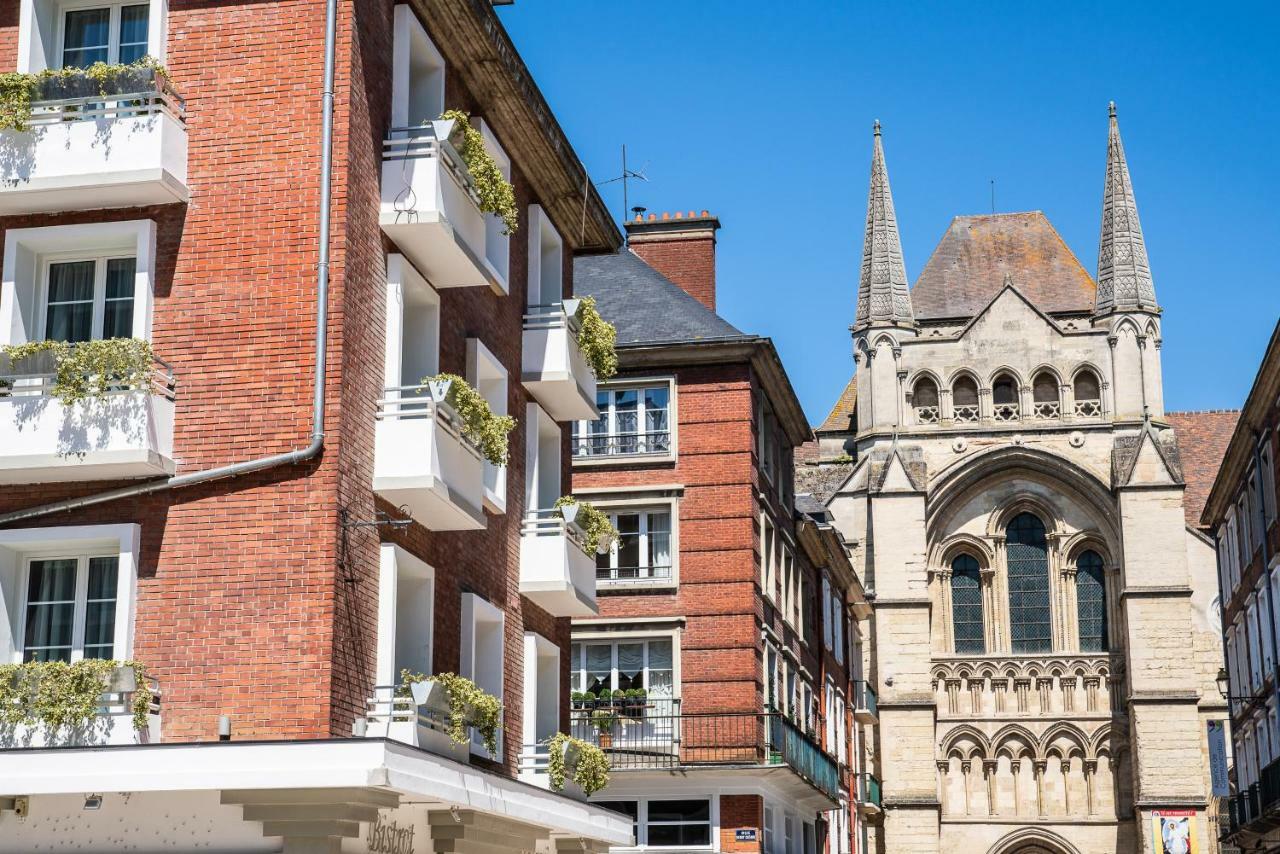 Brit Hotel Privilege Lisieux - La Villa Des Arts 外观 照片
